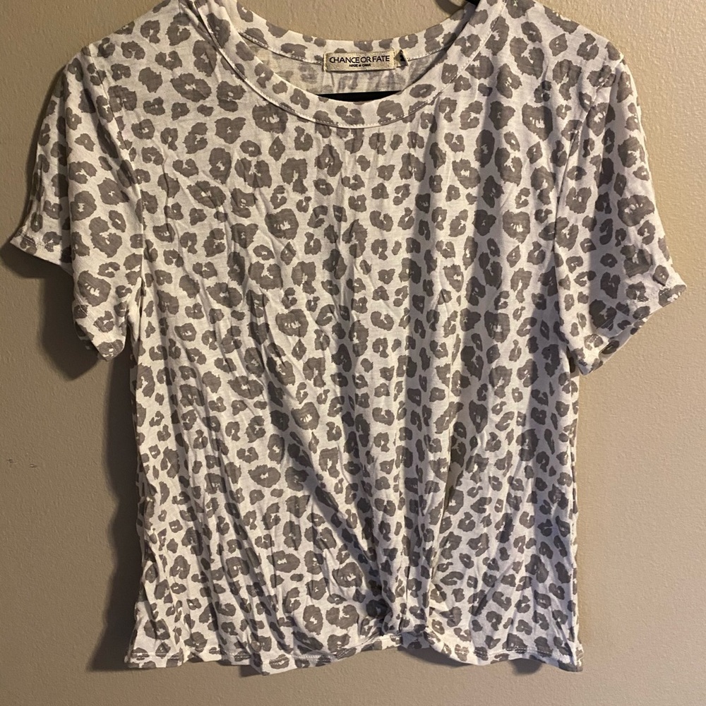 Cheetah Print Knotted Tee🐾